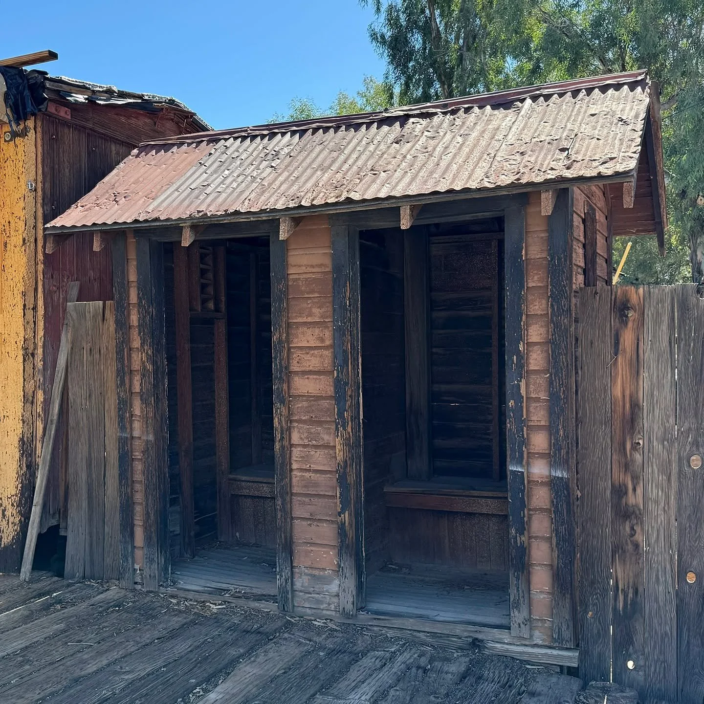 Men/Women?
.
.
.
.
.
.
#outhouses #ghosttown #nipton #niiptoncalifornia #roadtrip #exploratography #roughingit #oneholer