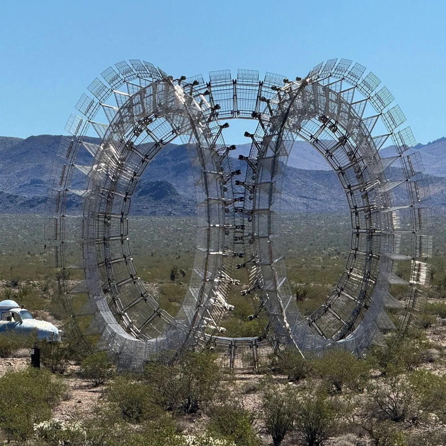Cool Stuff in the desert.
.
.
.
.
.
.
.
#artinstallation #mojavedesert #niptoncalifornia #roadsideattraction #burningman #exploratography #roadtrippin #ipulledoverforthis
