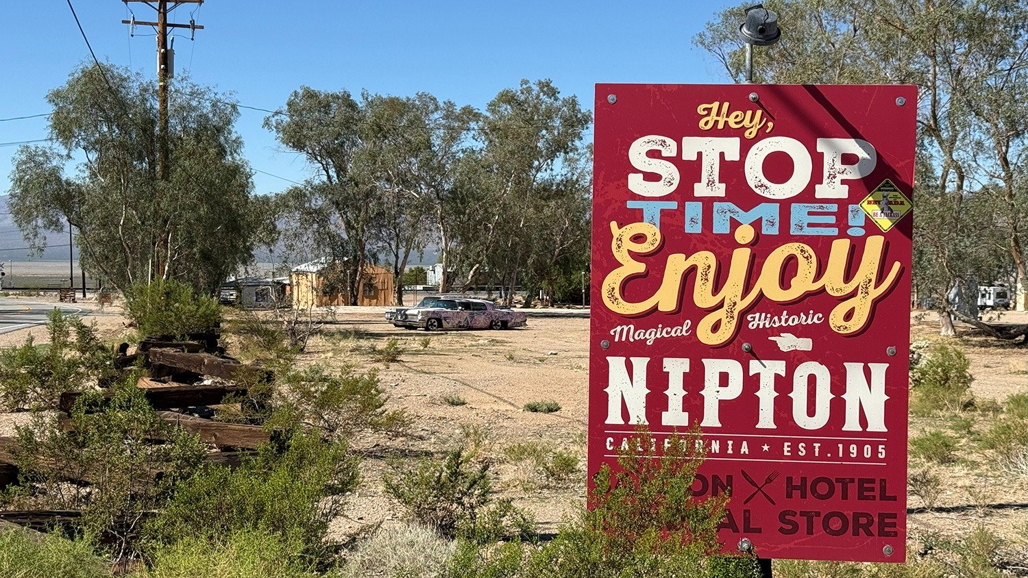 Nipton.
.
.
.
.
.
.
#california #exploratography #mojavedesert #nipton #niptoncalifornia #railroad #goldmining #smalltown #iphone16pro