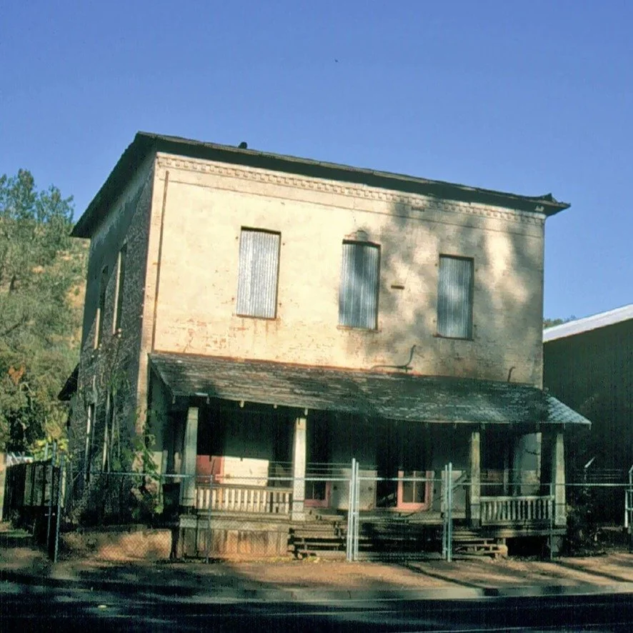 Copper Consolidated Mining Office
.
.
.
.
.
#copperopolis #goldrush #californiahighways #goldcountry #hwy49 #exploratography #roadtrippin #california #urbex