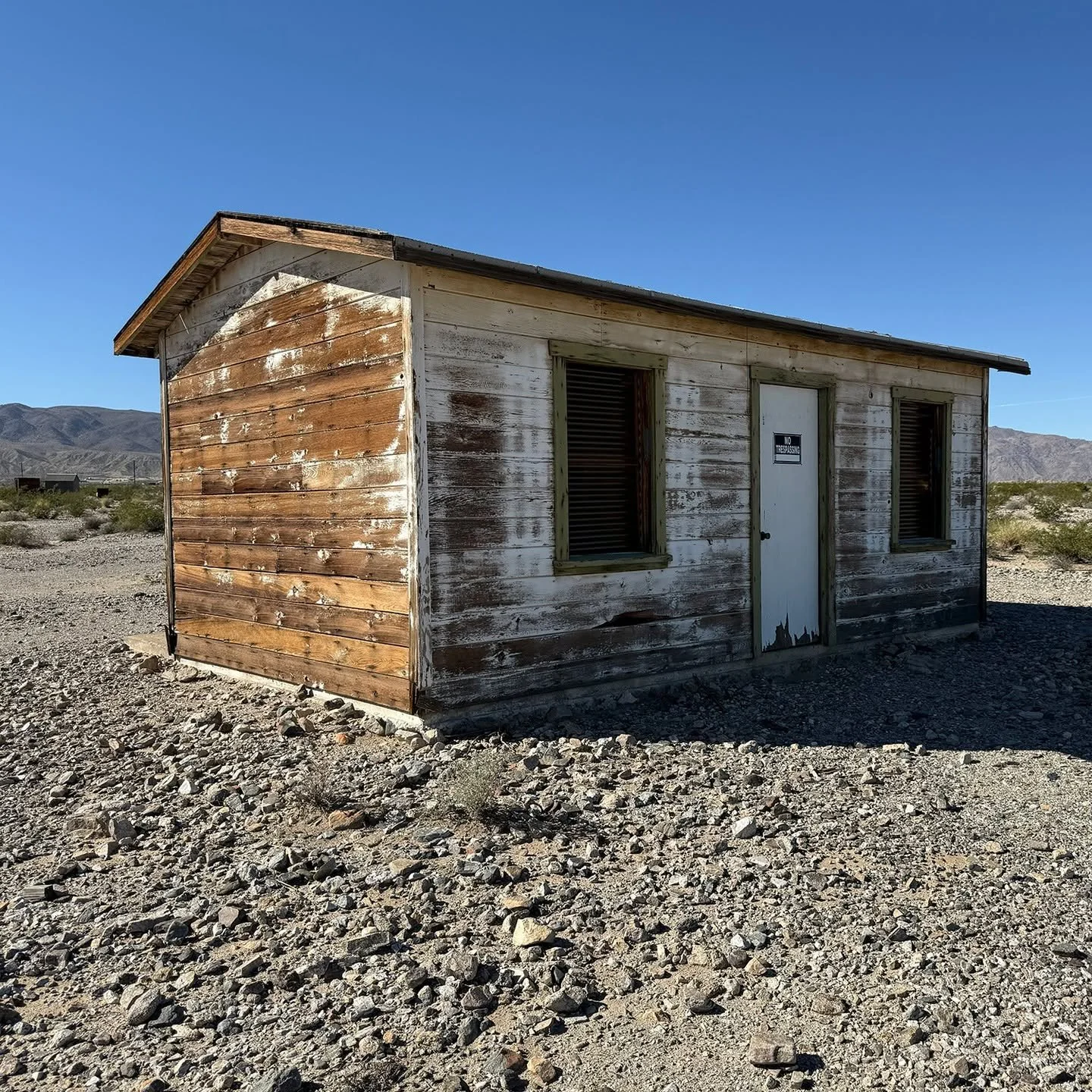 Jackrabbit Homestead
.
.
.
.
.
.
#wondervalleycalifornia #mojavedesert #joshuatree #twentyninepalms #exploratography #urbex #california #iphone16pro