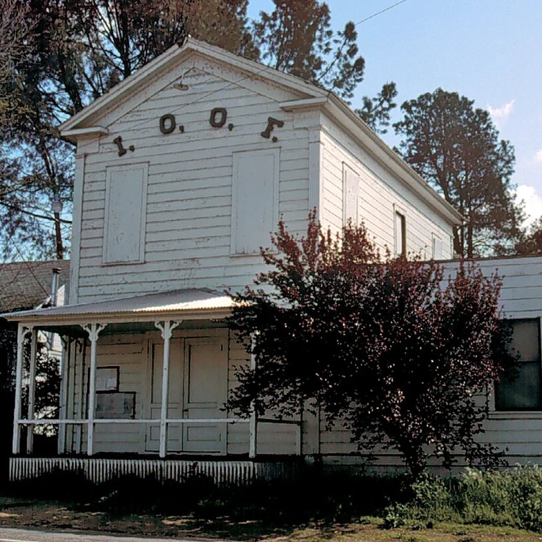 Odd Fellows Hall, dates back to the early 1880s.
.
.
.
.
#california #goldrush #motherlode #hwy49 #goldmine #lagrange