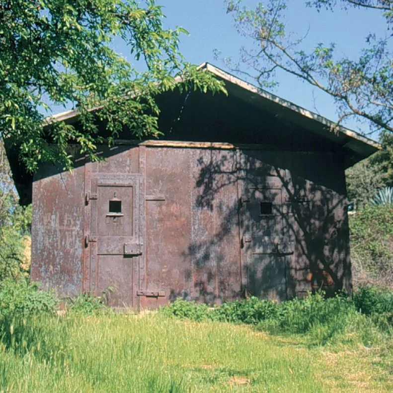 Iron Jail
.
.
.
.
.
.
#knightsferry #california #goldrush #goldmining #stanislausriver #motherlode #daytrip #hwy49 #ghosttowns #exploratography