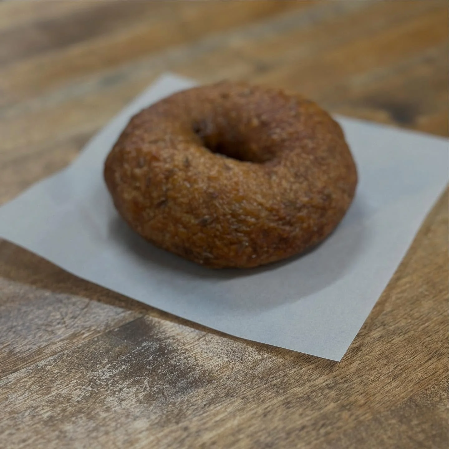 Our newest bagel flavor, pumpernickel! As fall moves in slowly we want these darker toasty flavors. Try this with our tomato chive cream cheese, it&rsquo;s divine!