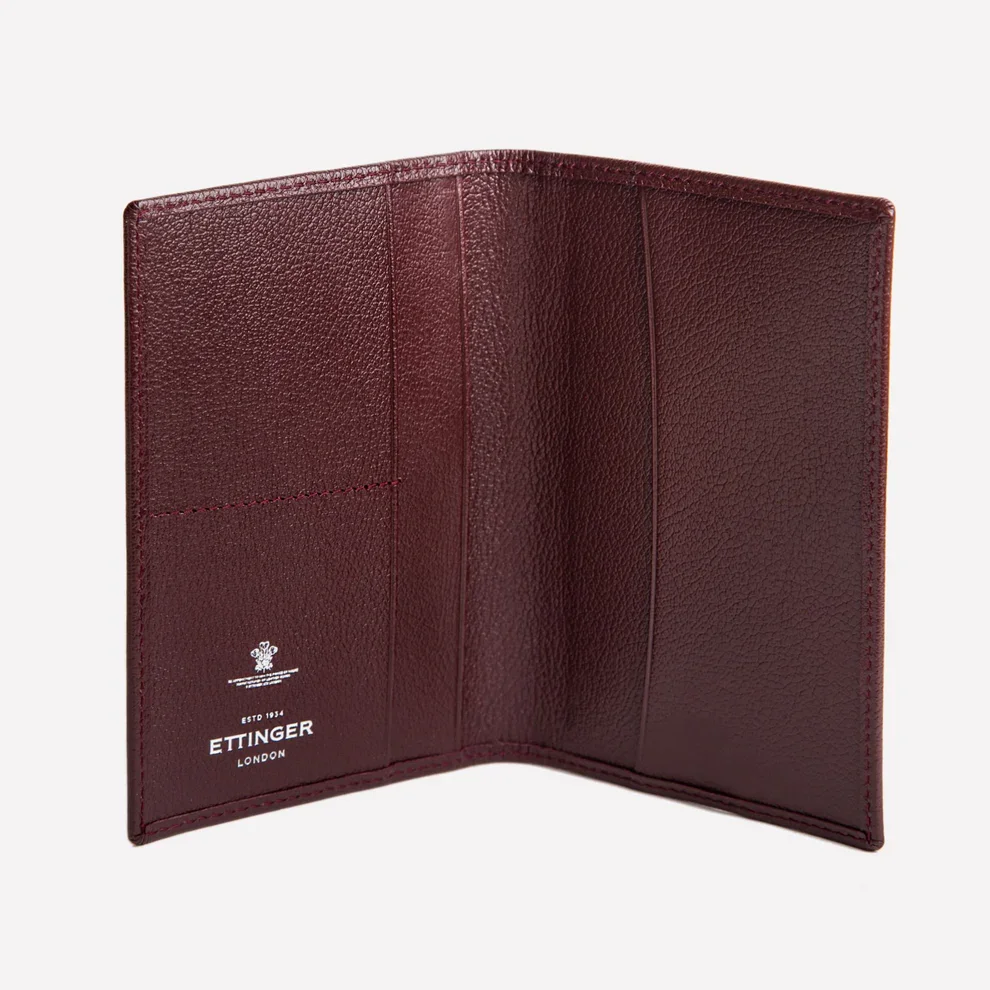 CP260JSBDX_Capra_PassportCase_Bordeaux_3.webp