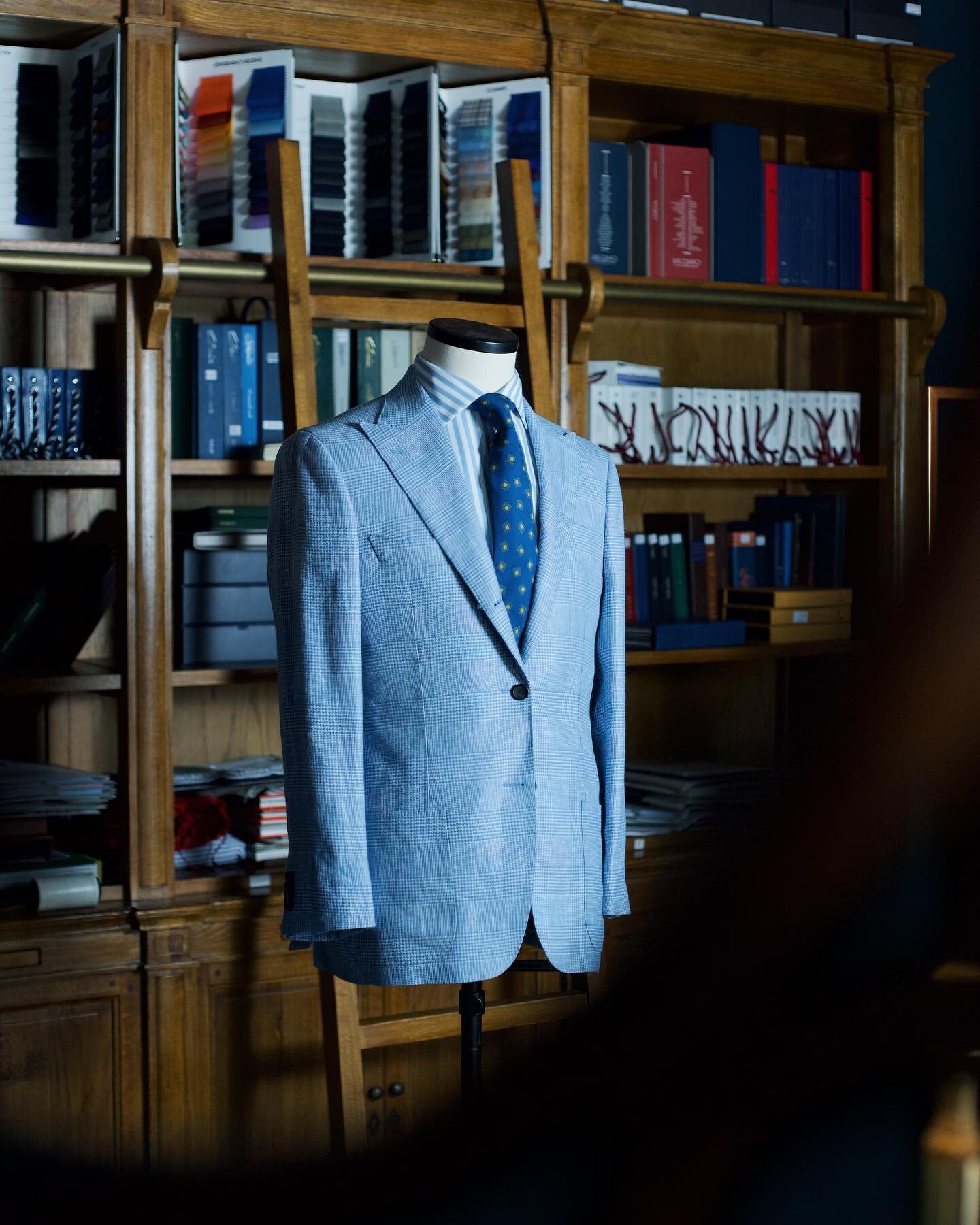 The Blue Notes.

Sky Blue Prince of Wales Irish Linen, Sports Blazer paired with Canclini 2ply Oxford banker stripe. Final touch and perhaps the most important one, Rubinacci&rsquo;s French blue geometric hand rolled silk tie. 

Bespoke Baird Mcnutt 