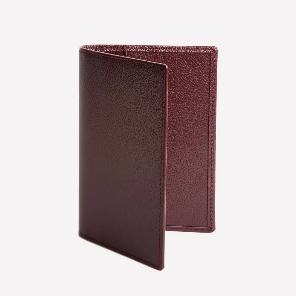 CP260JSBDX_Capra_PassportCase_Bordeaux_2.webp
