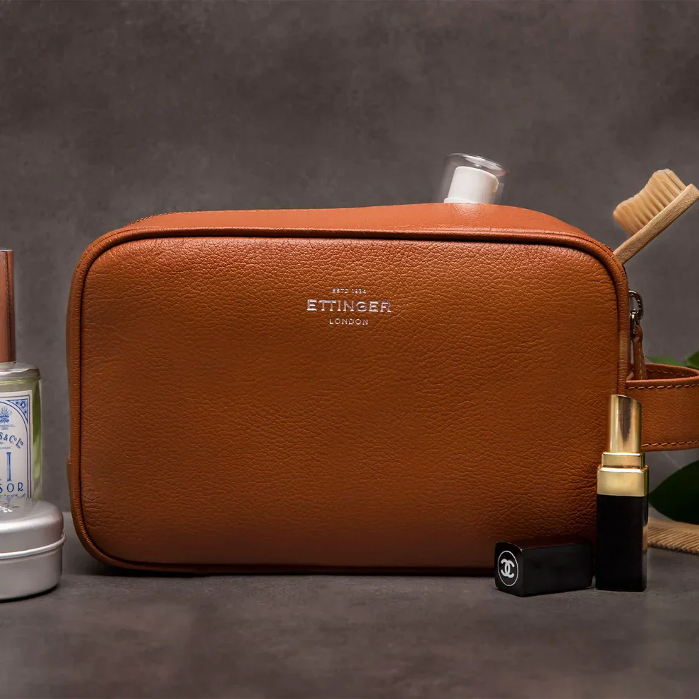 CP2147JTAN_CapraWashbag_Tan_41.webp