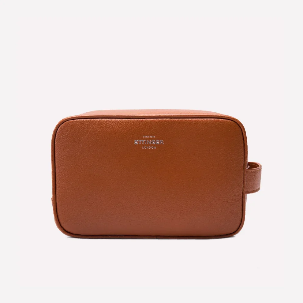 CP2147JTAN_CapraWashbag_Tan_1.webp