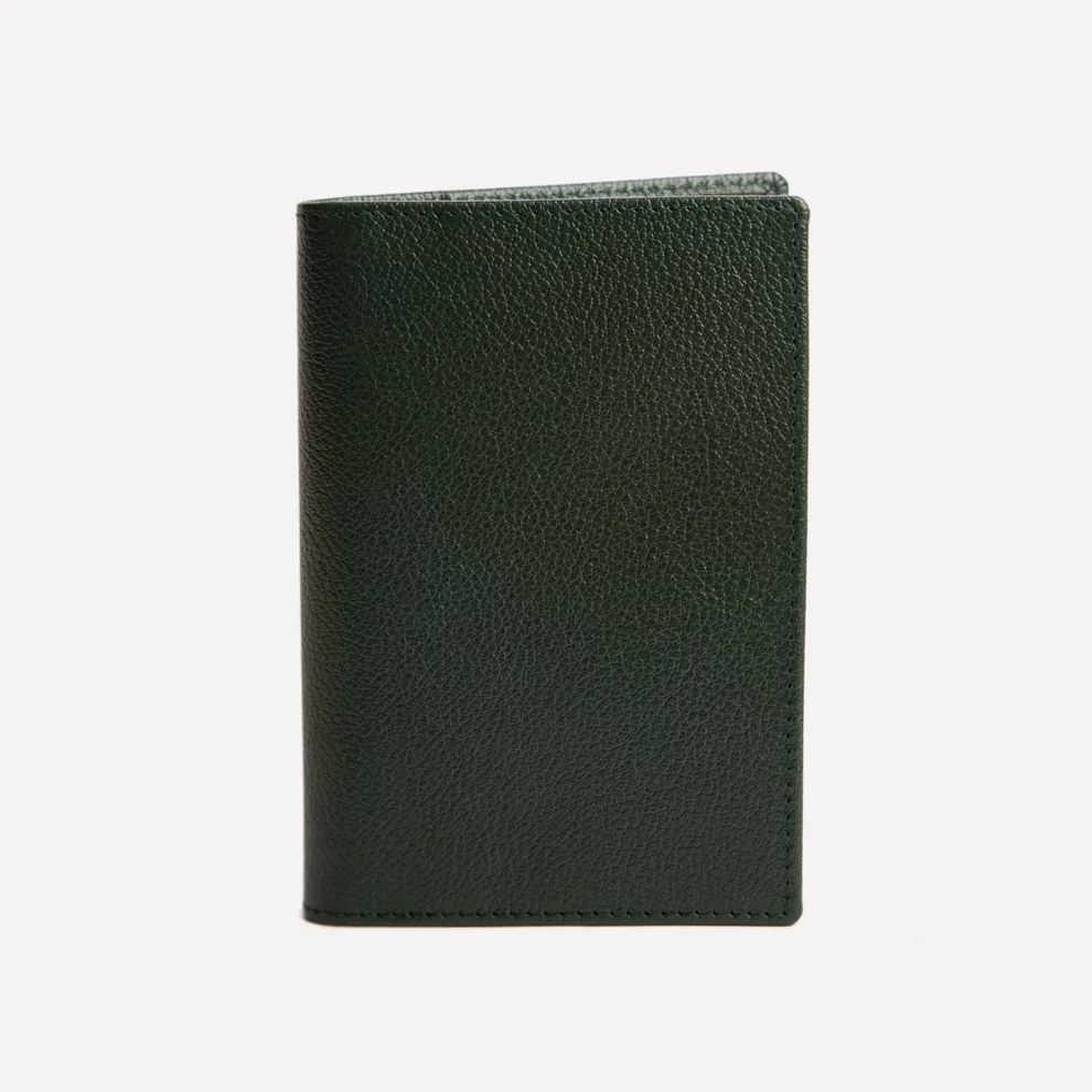 CP260JSFGN_Capra_PassportCase_ForestGreen_1.webp
