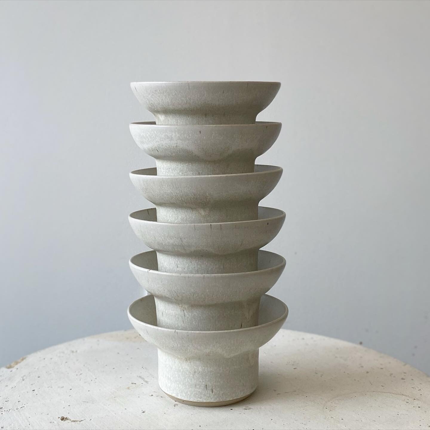 Nouvelle forme, demande particuli&egrave;re 🍶
.
.
.
#artdelatable #vaisselle #stoneware #bowl #whiteglaze #ceramiste #lyon #restaurantware #ceramics #poterie