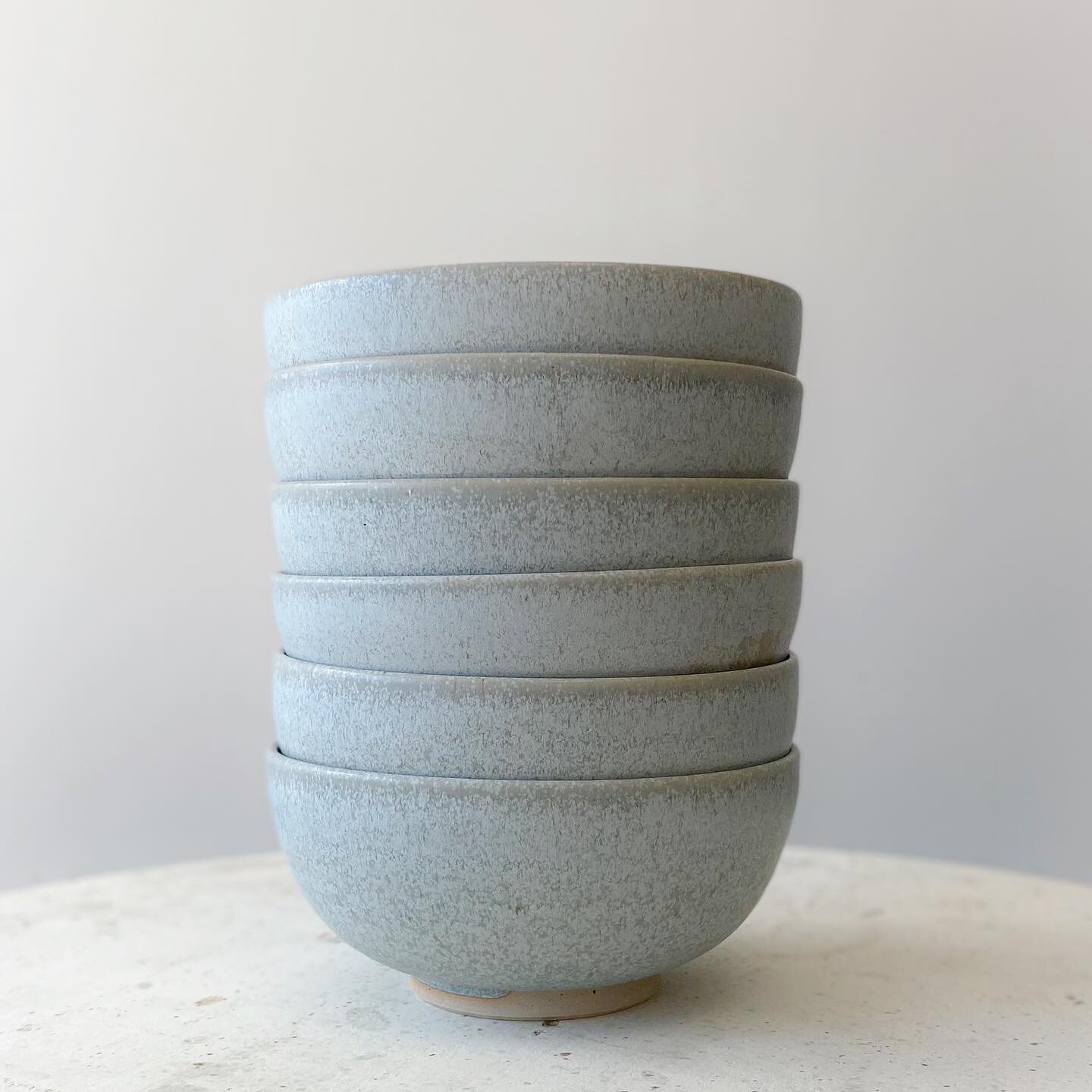 Les bols 💧
.
.
.
#vaisselle #artdelatable #bol #stoneware #blueglaze #ceramiste #lyon