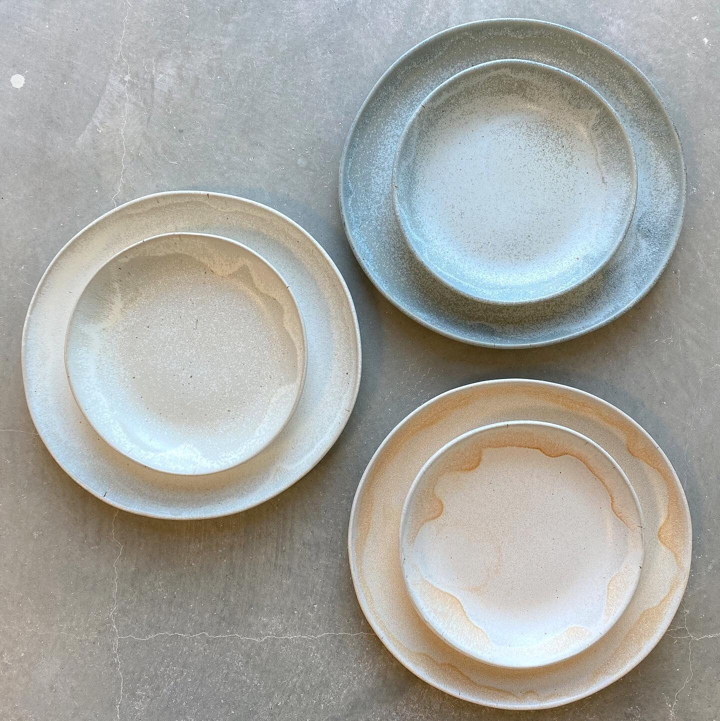 🌸🍽💙
amelioration du nouveau mod&egrave;le en plat en 24 cm 
.
.
.
#artdelatable #vaisselle #assiette #handmadetableware #ceramiste #stonewareplate #lyon