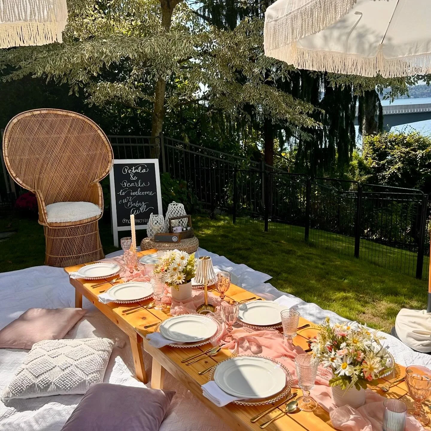 August slipping away like a bottle of wine&hellip; 🥹 take a look at some of our recent late August picnics ➡️ 

We&rsquo;re ready for a beautiful September!! 🌻🧺🌅

#seattleparty #seattleeventrentals #picnicpartyseattle #luxurypicnic #summerinseatt