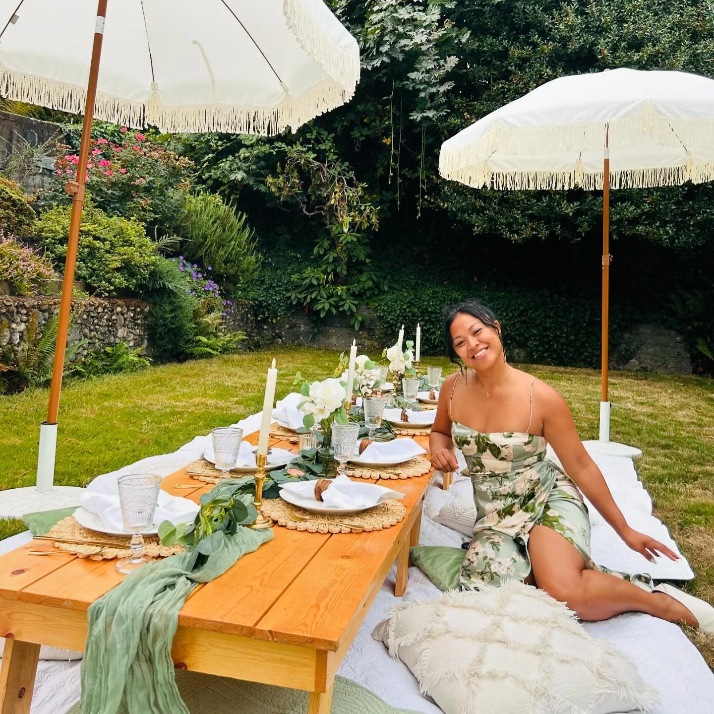 Matching your outfit to the picnic &gt;&gt;&gt;

These two picnic party gals understood the assignment! 

💜🧺💚 What color scheme are you picking?