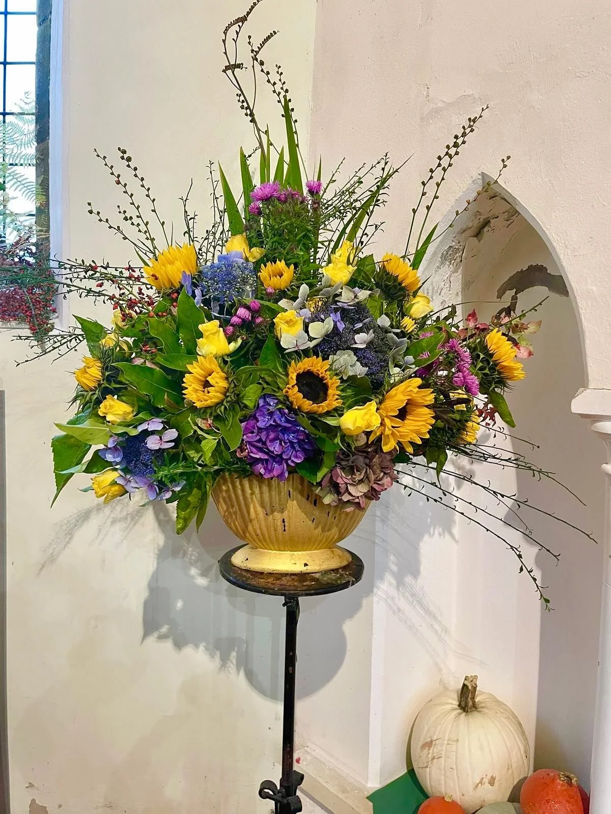 A very lovely afternoon yesterday doing the flowers in #LoweswaterChurch for Harvest Festival on Sunday 

In this wild part of the North we&rsquo;re looking forward to also praising the Harvest Moon 🌙 

Did you know that the rivers in our valleys de