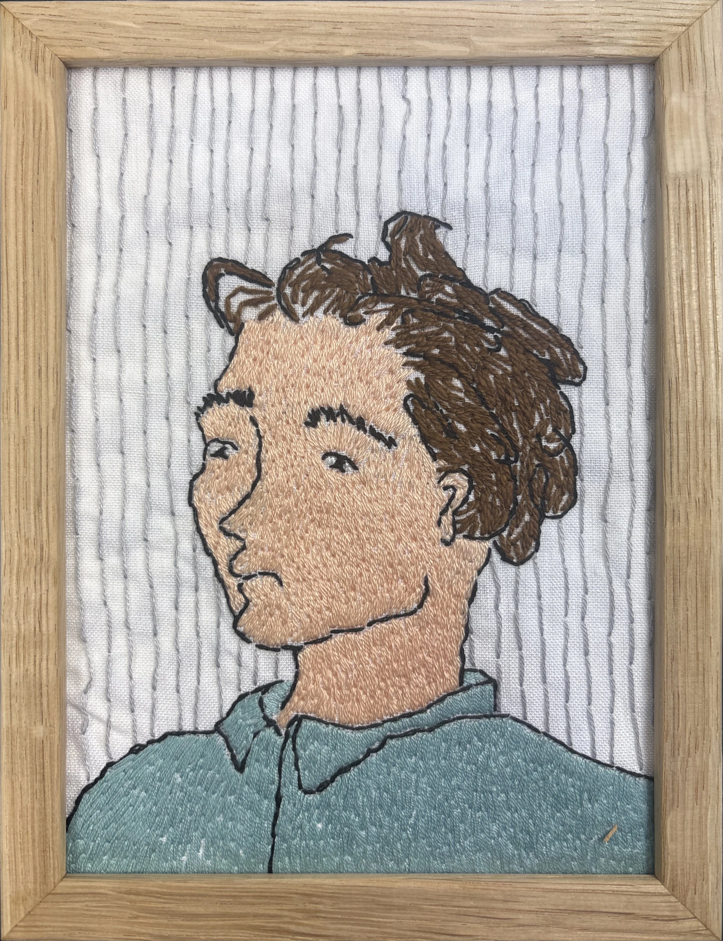"Portrett mann 4". Broderi på lin i treramme. 13x18cm, kr.1800