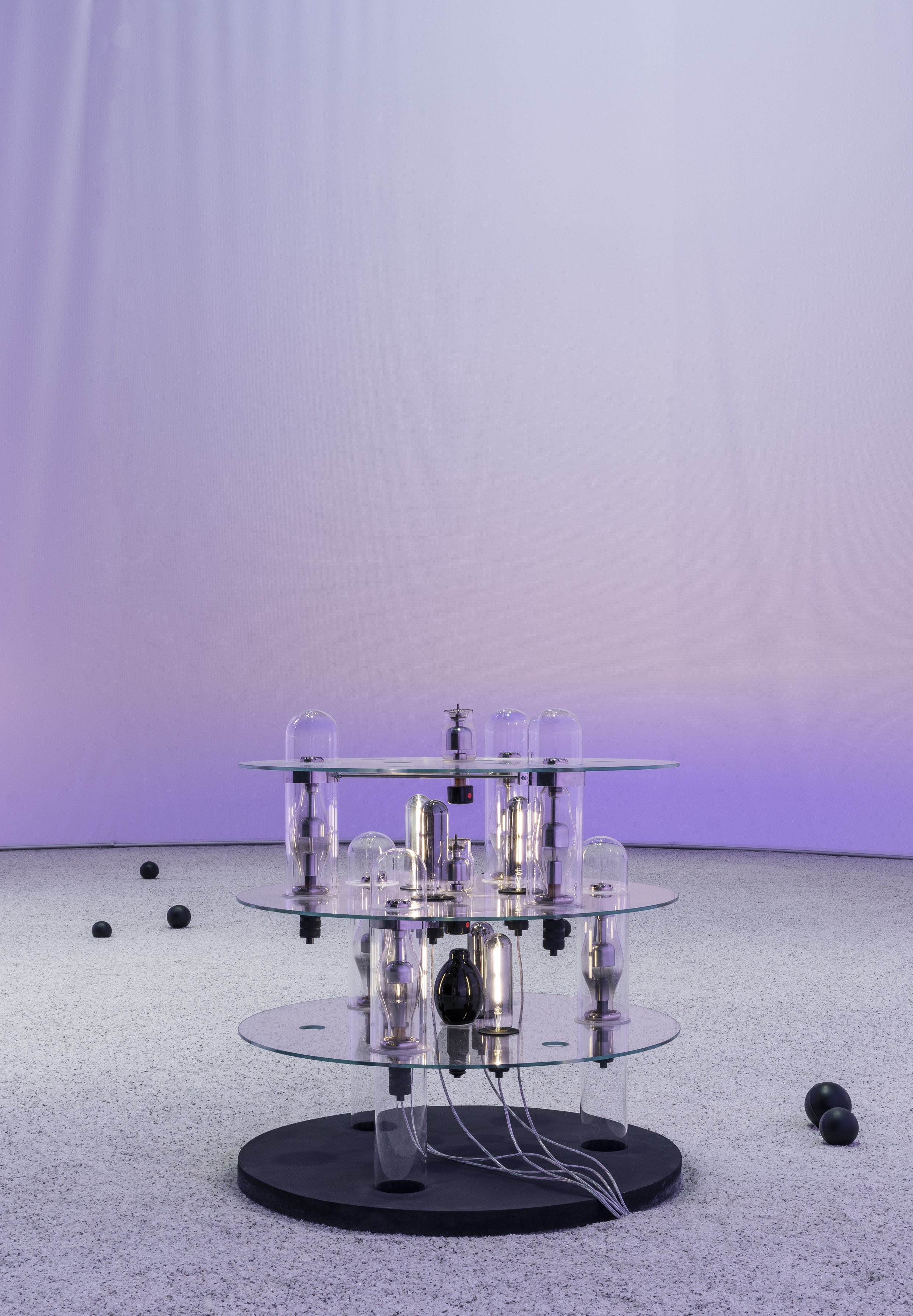 Multisensorische Klanglandschaft: Carsten Nicolai. transmitter / receiver – the machine and the gardener