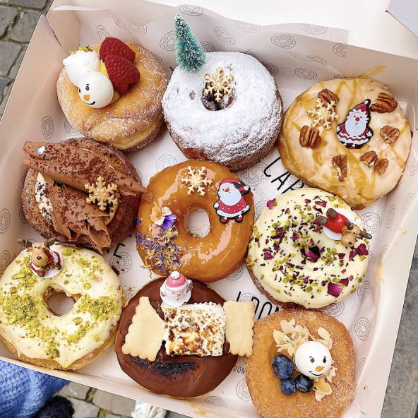 une box de donuts