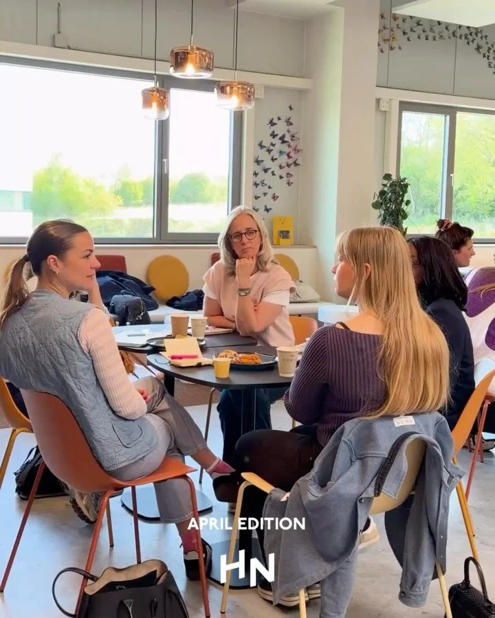 Avril quel mois&hellip; riche, intense, plein de rencontres et de discussions. On a appris, partag&eacute;, r&eacute;fl&eacute;chi&hellip; et oui, on a aussi trinqu&eacute; (un peu) 🥂

🥐 Wake Up Chat
Merci &agrave; @beaubon_ &amp; @la_coworkerie ! 