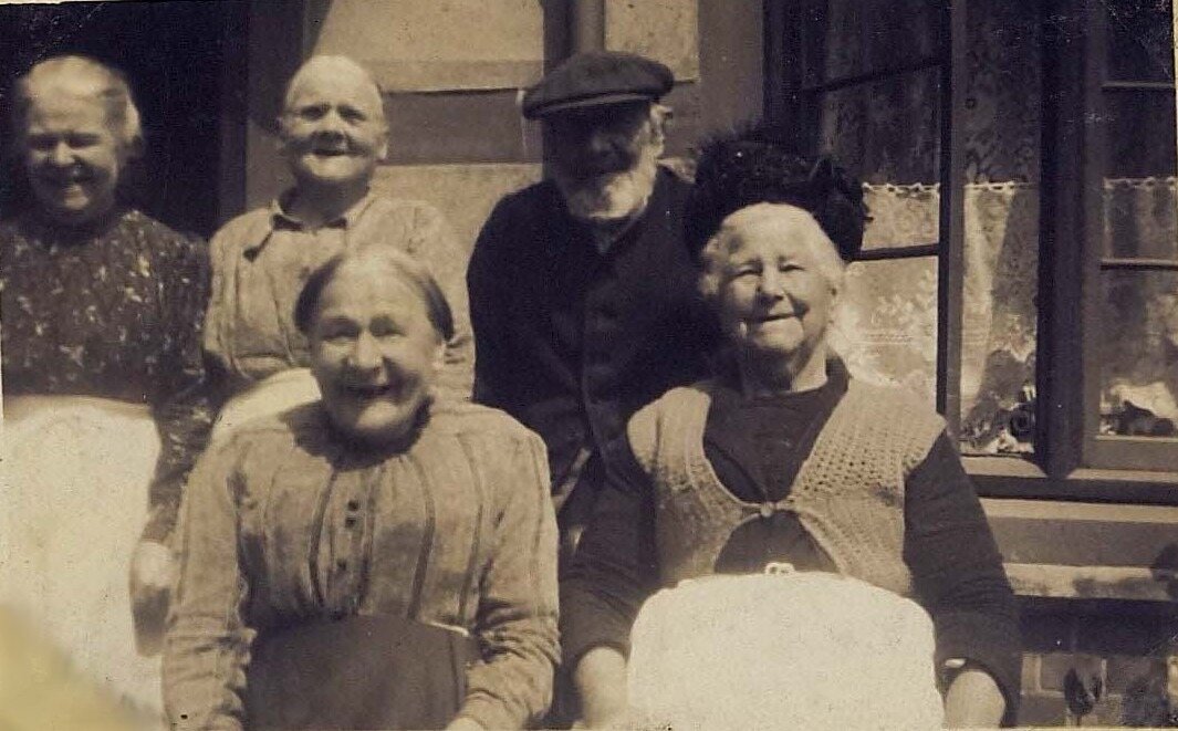 Boultbee Cottages Residents c 1920.JPG