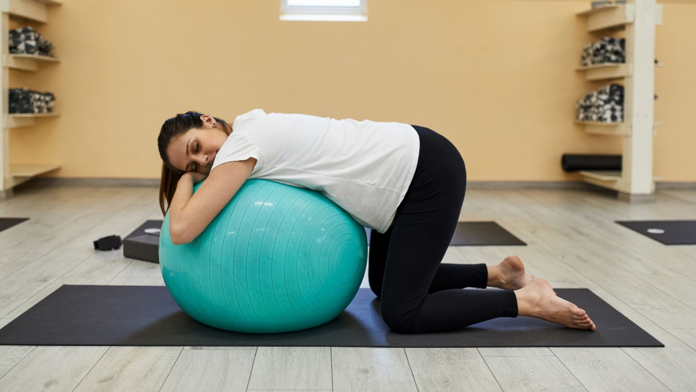 Why and how to use a birth ball in pregnancy? — First to Fourth