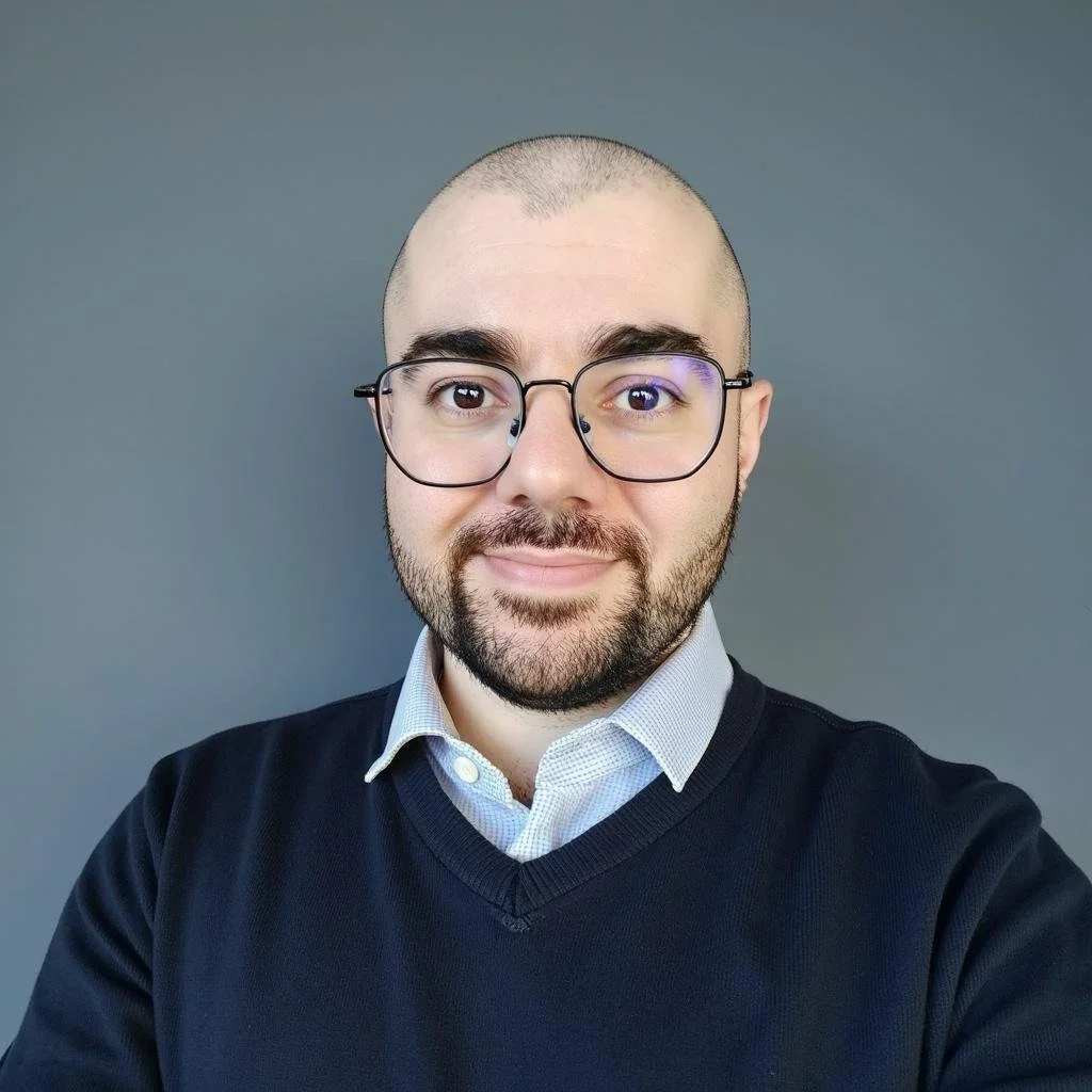 Headshot of Reza H. Mogavi