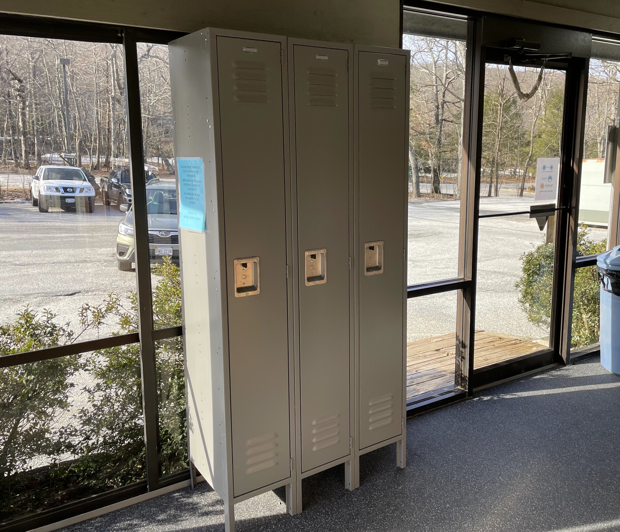 Huge "golf bag sized" package lockers are new
