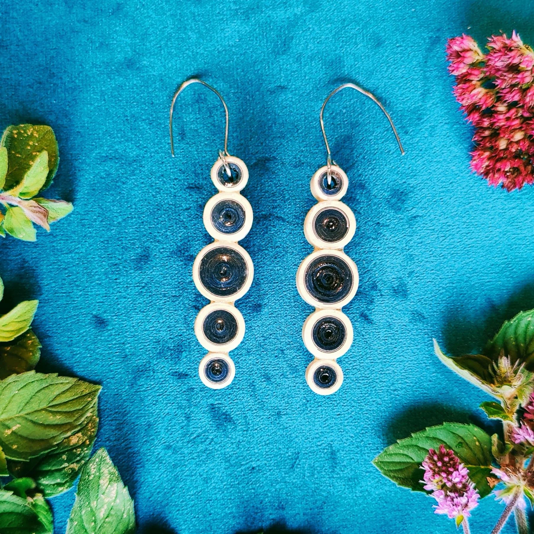 Discover 81+ black and white quilling earrings latest esthdonghoadian