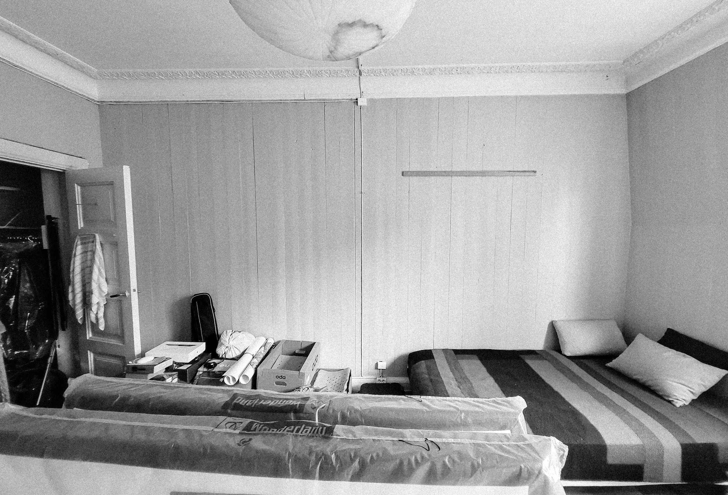 Svart hvitt foto av Geitmyrsveien før renovering