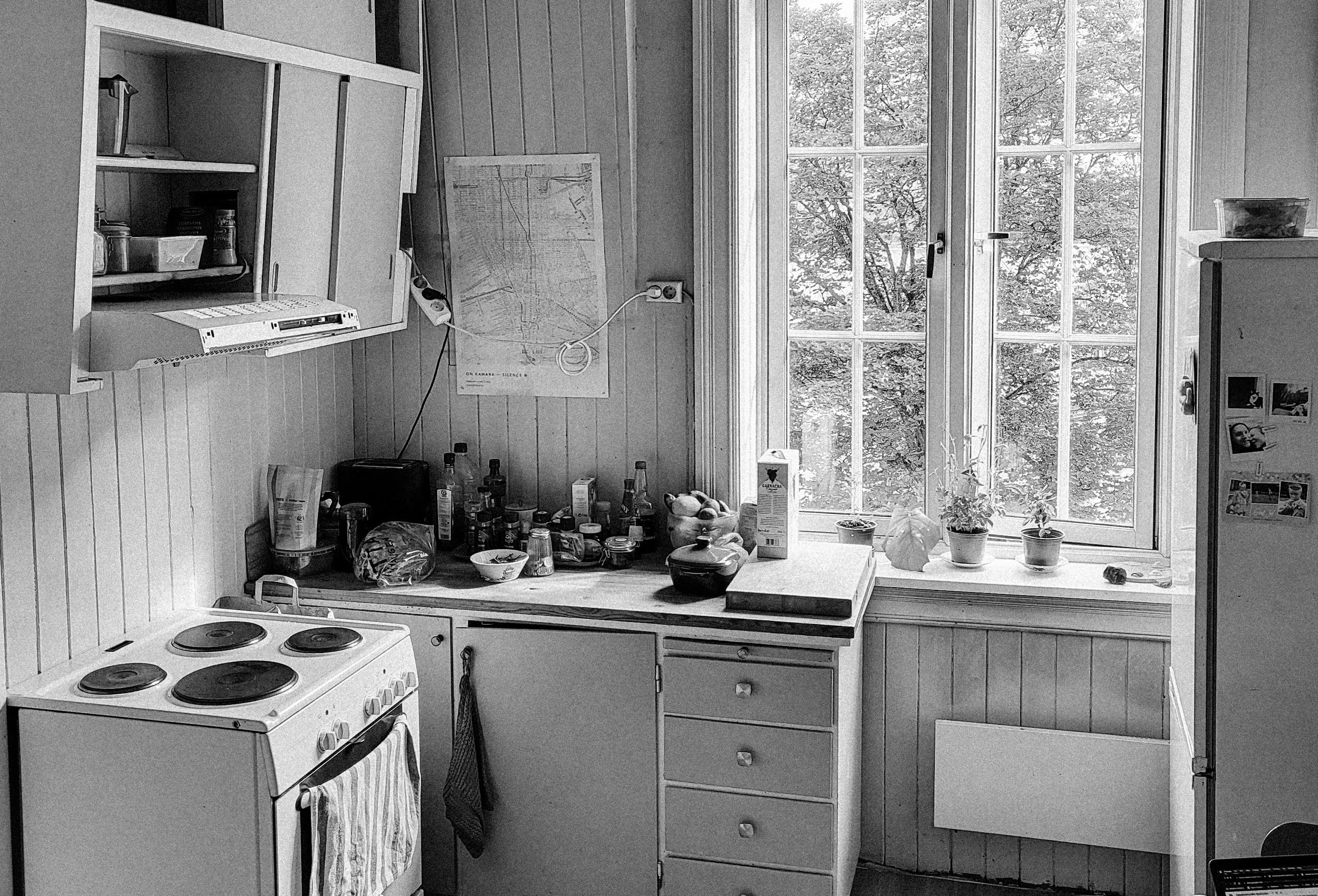 Svart hvitt foto av Geitmyrsveien før renovering