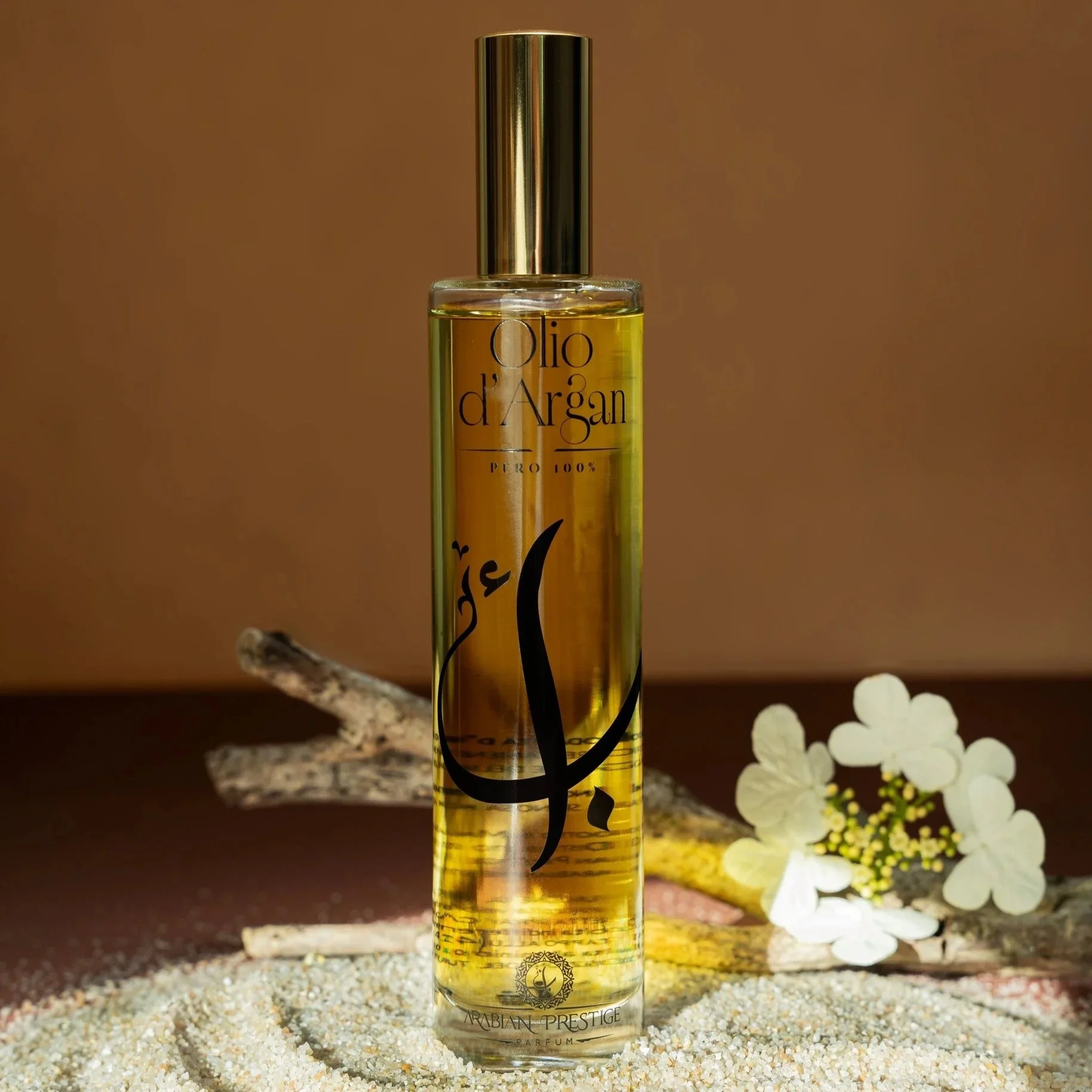 lio d'Argan Bio Puro 100% Arabian Prestige Parfum – flacone spray dorato con calligrafia araba, sabbia e fiori naturali