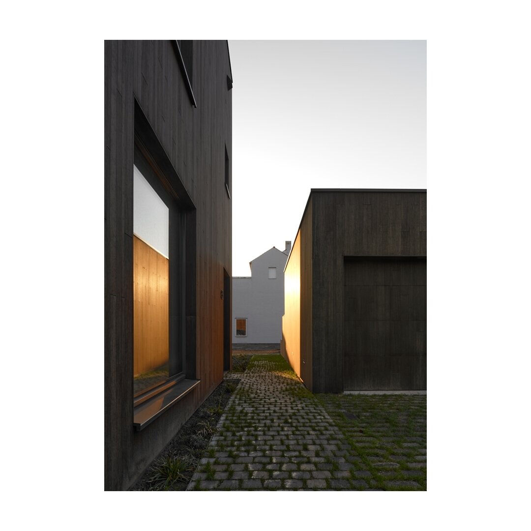 February 2023, Bosrijk, shot for @marcellok_architect
.
.
.
.
#architecture #photography #architecturephotography #wood #building #arch #column #concrete #plywood #hardwood #sunset #evening #goldenhour #windows #reflection #sunshine #gold #garden #ga