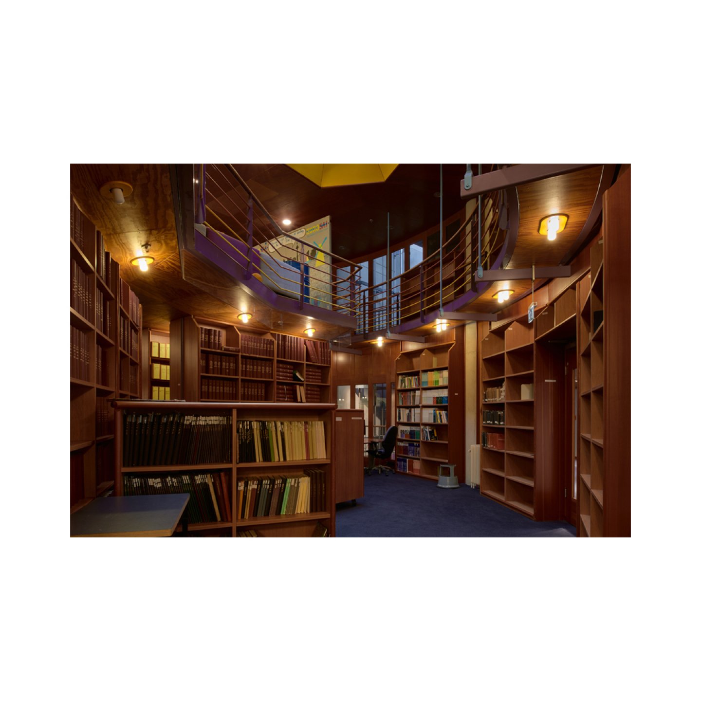 Commissioned by @happelcornelisseverhoeven to document De Algemene Rekenkamer, the Dutch Court of Audits. The last building by Aldo van Eyck, which is scheduled to be renovated.  It took some time to clear these images but I am finally allowed to pub