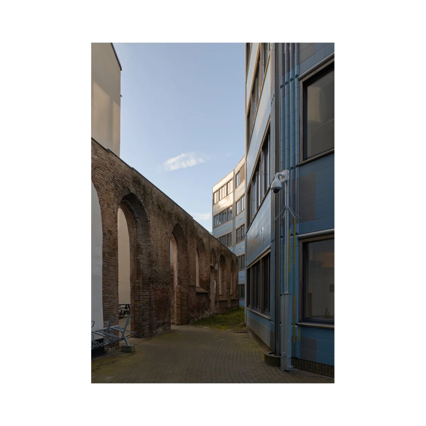 Commissioned by @happelcornelisseverhoeven to document De Algemene Rekenkamer, the Dutch Court of Audits. The last building by Aldo van Eyck, which is scheduled to be renovated.  It took some time to clear these images but I am finally allowed to pub