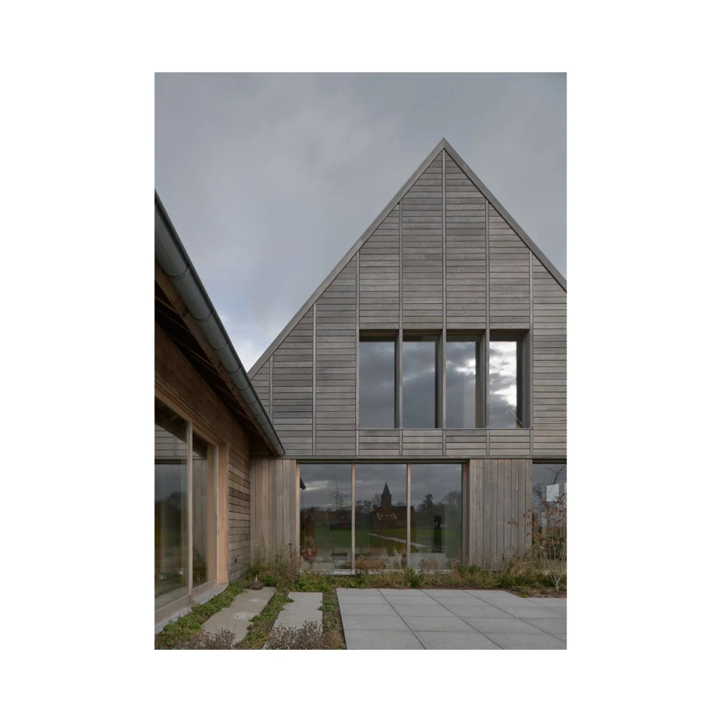 Villa Voorwerf, shot for @unknownarchitectsnl

Garden @carolientuin
Contractor @kvghuizeninhout
.
.
.
#unknownarchitectsnl #timber #timberarchitecture #sustainabledesign #prefabricatedbuilding #biobased #woodenfacade #subtilitas #arquitectura #dezeen