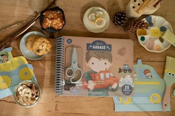 LIBRO RECORTA Y PINTA VEHÍCULOS