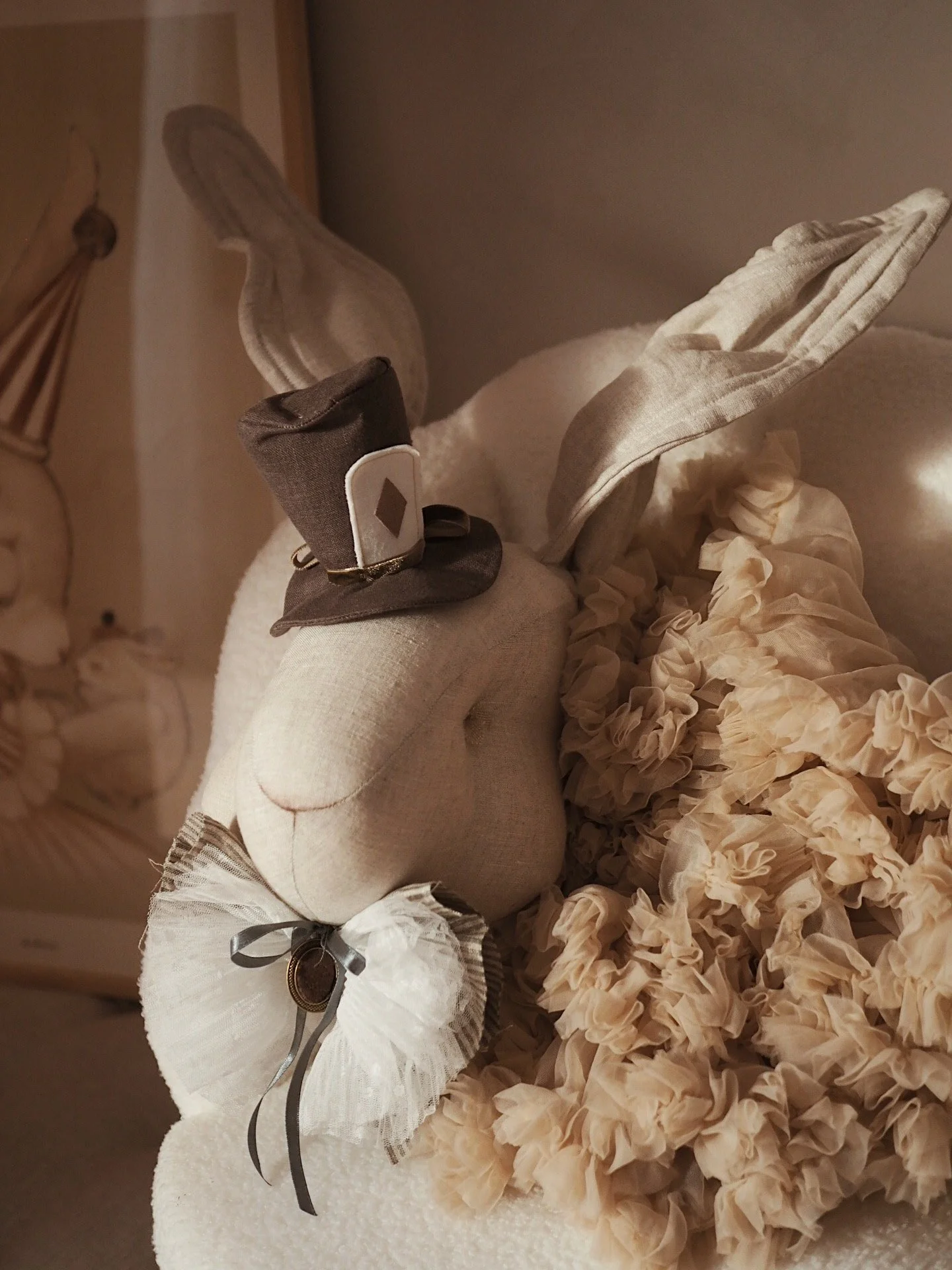 CONEJO DE LINO BEIGE CLARO WONDERLAND MR.HATTER