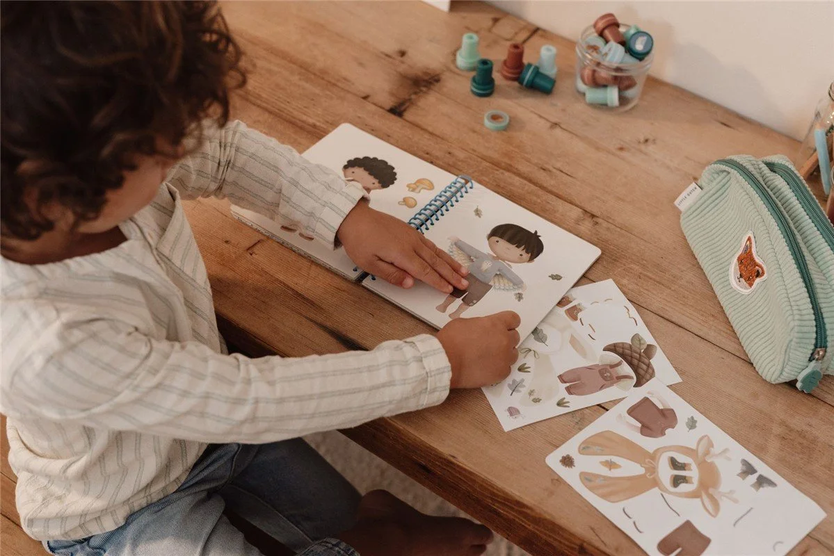 LIBRO VISTE A JIM FOREST FRIENDS