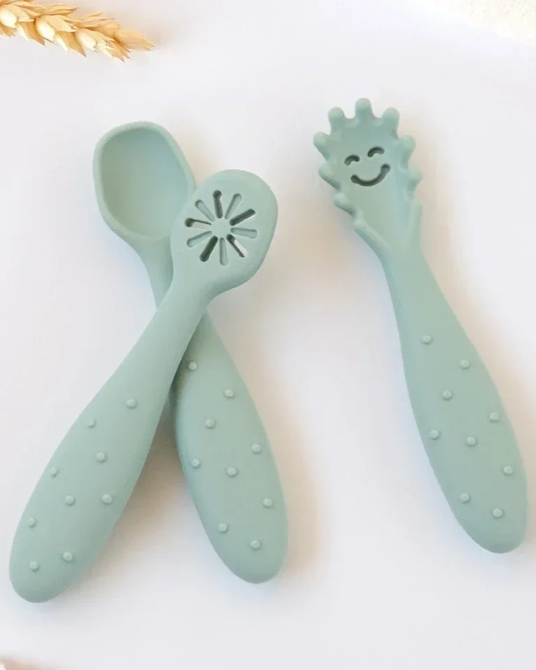 3-cubiertos-de-silicona-verde-para-bebe.webp