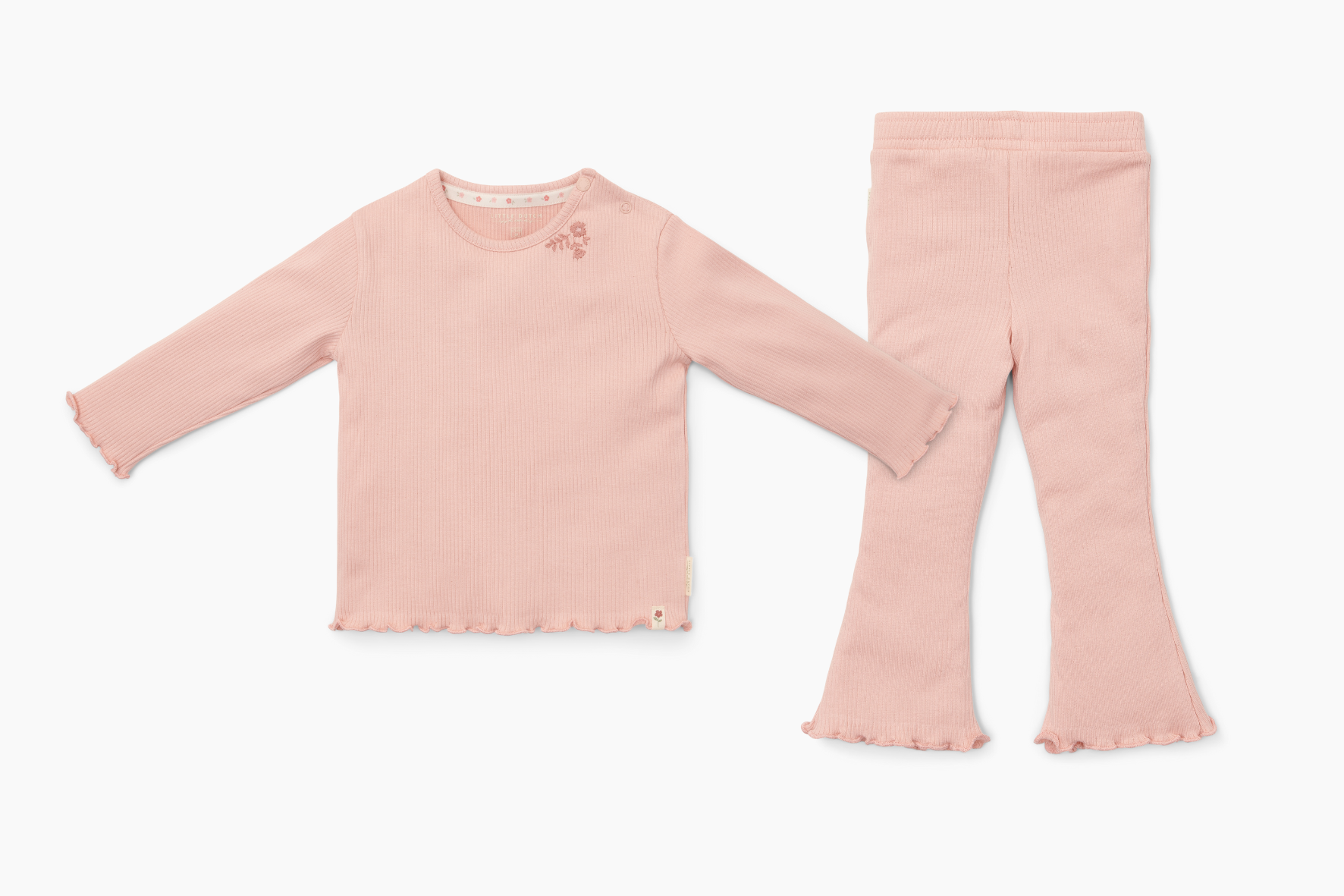 Conjunto camiseta y pantalón rosado