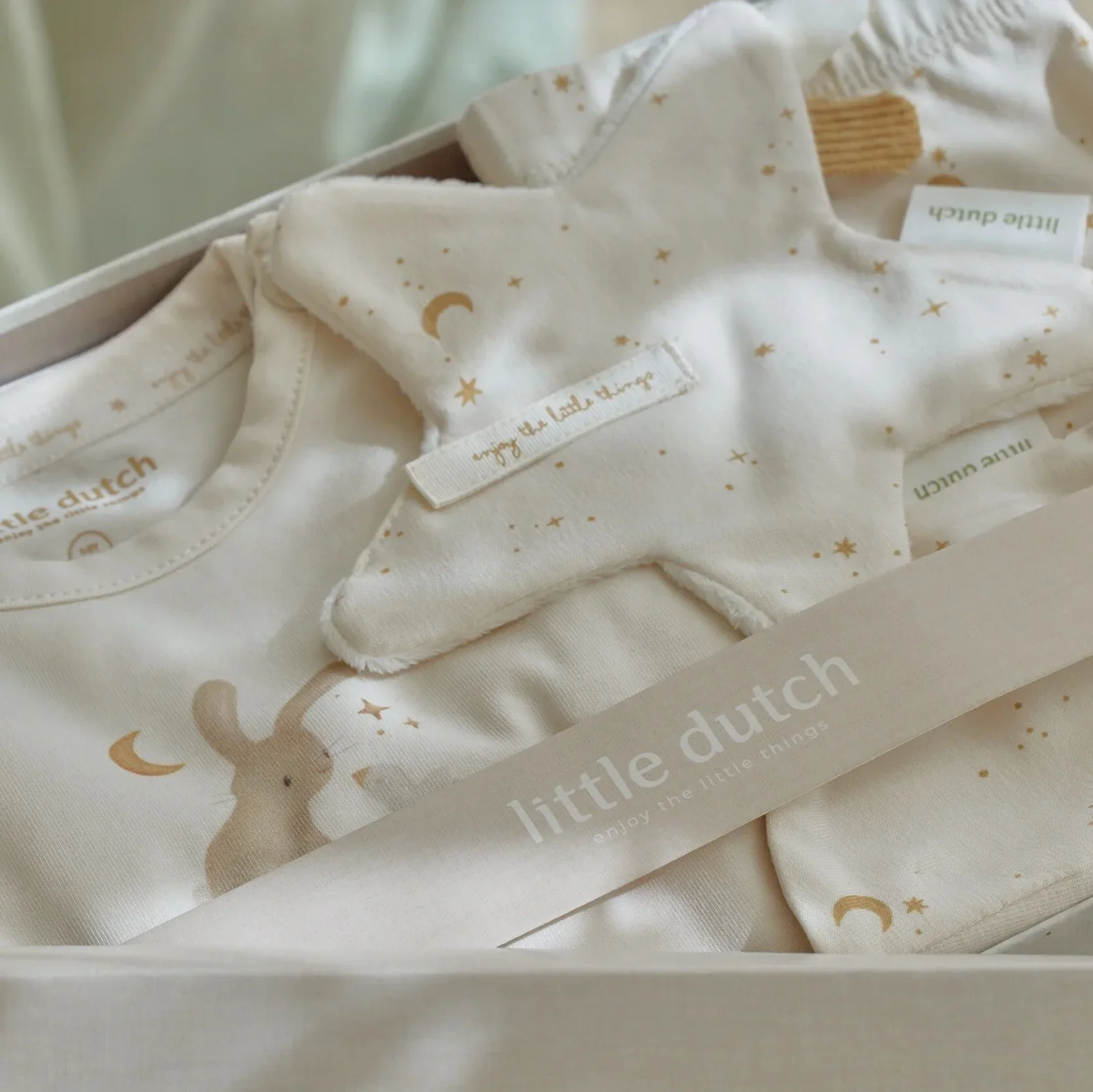 0033609_clothing-giftset-newborn-naturals-cl26229000-cl26229001-10-shopify-square.webp