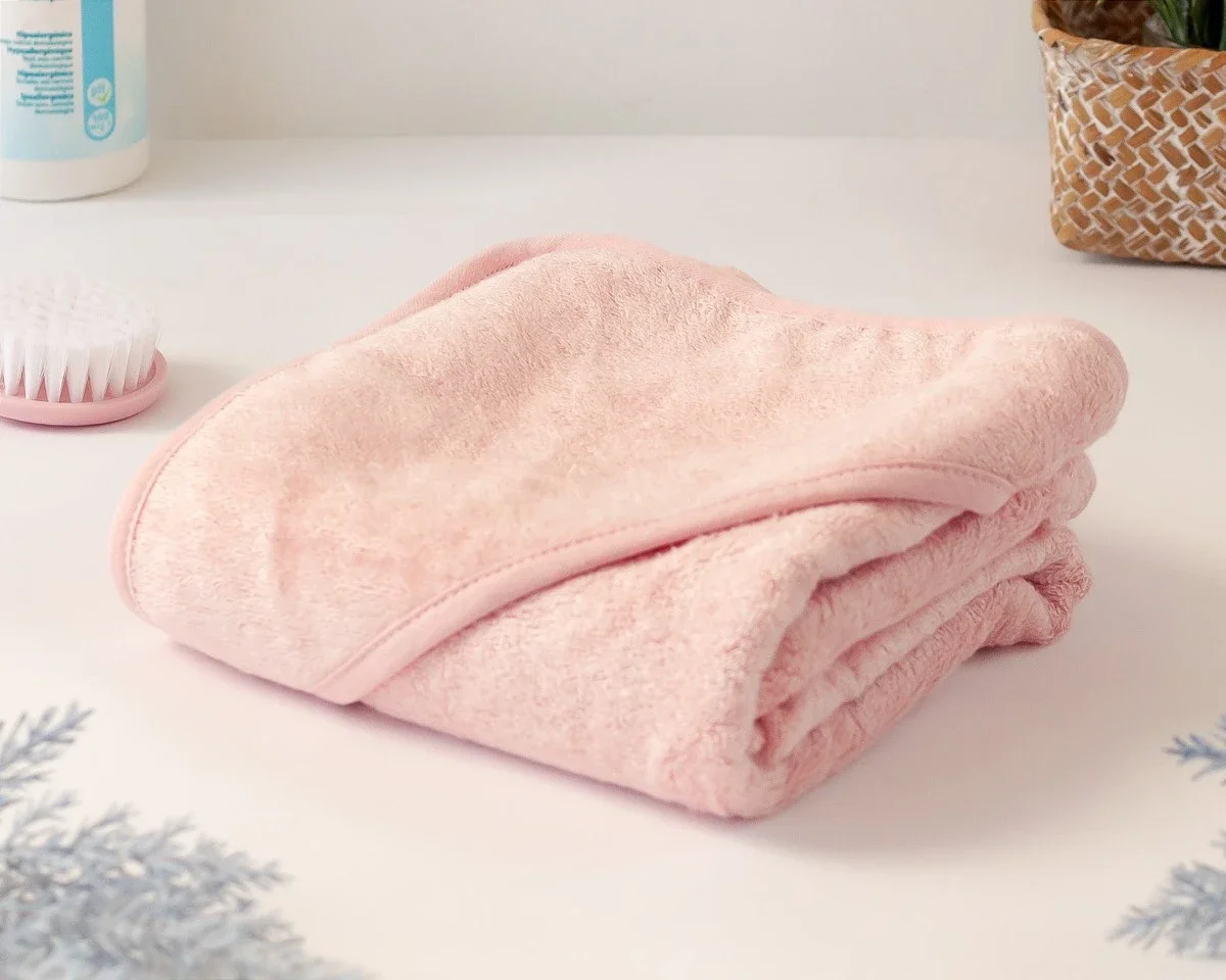 toalla-bambu-de-bano-para-bebes-rosa.webp