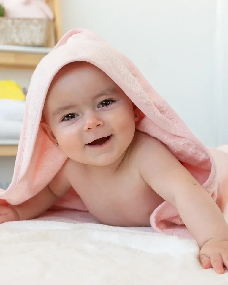 toalla-bambu-de-bano-para-bebes-rosa+%281%29.webp