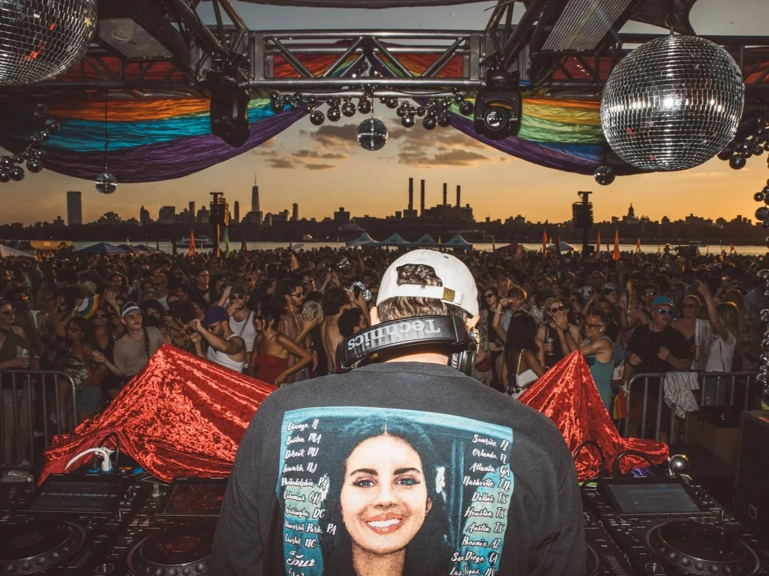 Pride+2025-+Glitterbox+x+Tiki+Disco+x+House+of+Yes+by+Kenny+Rodriguez-178.jpg
