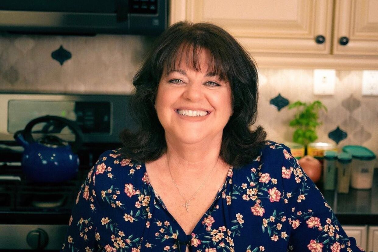 Our FAVE NEWBIE YOUTUBER AWARD goes to: Barb Langdon! Host of the Italian cooking show Mimi's Kitchen, Barb teaches viewers how to make delicious Italian delicacies like garlic bread and sausage casserole. While Barb has only 92 subscribers, she's qu