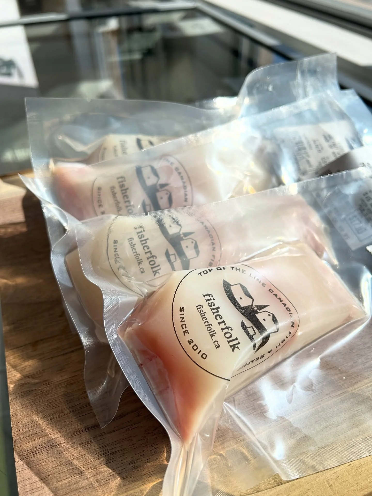 Hey folks! We have lots of fresh fish for this weekend! Check out what we're bringing fresh in-store and to @evergreen_brick_works and @thestopfarmersmarket on Saturday!

Fresh Fish for this week 🐟 
NS Atlantic Salmon
NS Halibut
Ont Rainbow trout 
O