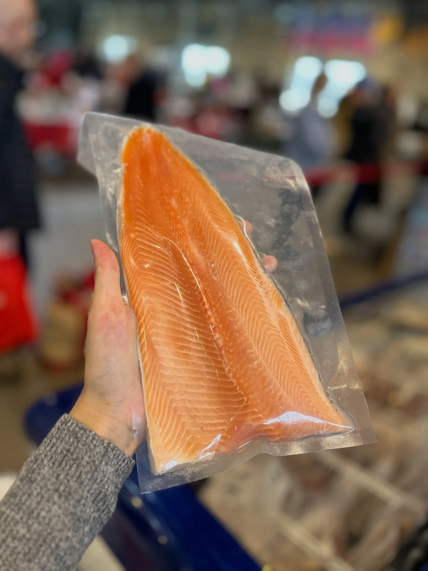 Hello fisher-folks! We'll be at @evergreen_brick_works and @thestopfarmersmarket tomorrow! Check out what we have fresh at markets this week:

Fresh Fish for this week 🐟 
PEI Mussels
Ont Rainbow trout 
Ont Smoked trout 

@fisherfolkto 

Find us at: 