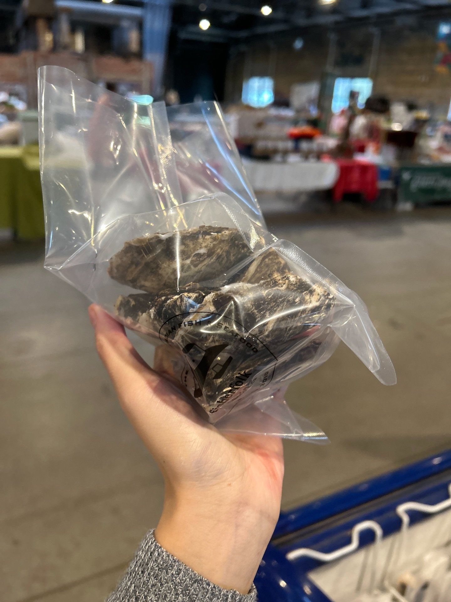 Good morning folks! We hope you've been staying warm! Check out what we're bringing fresh in-store and to @evergreen_brick_works and @thestopfarmersmarket on Saturday!

Fresh Fish for this week 🐟 
PEI Oysters
PEI Mussels
Ont Rainbow trout 
Ont Smoke