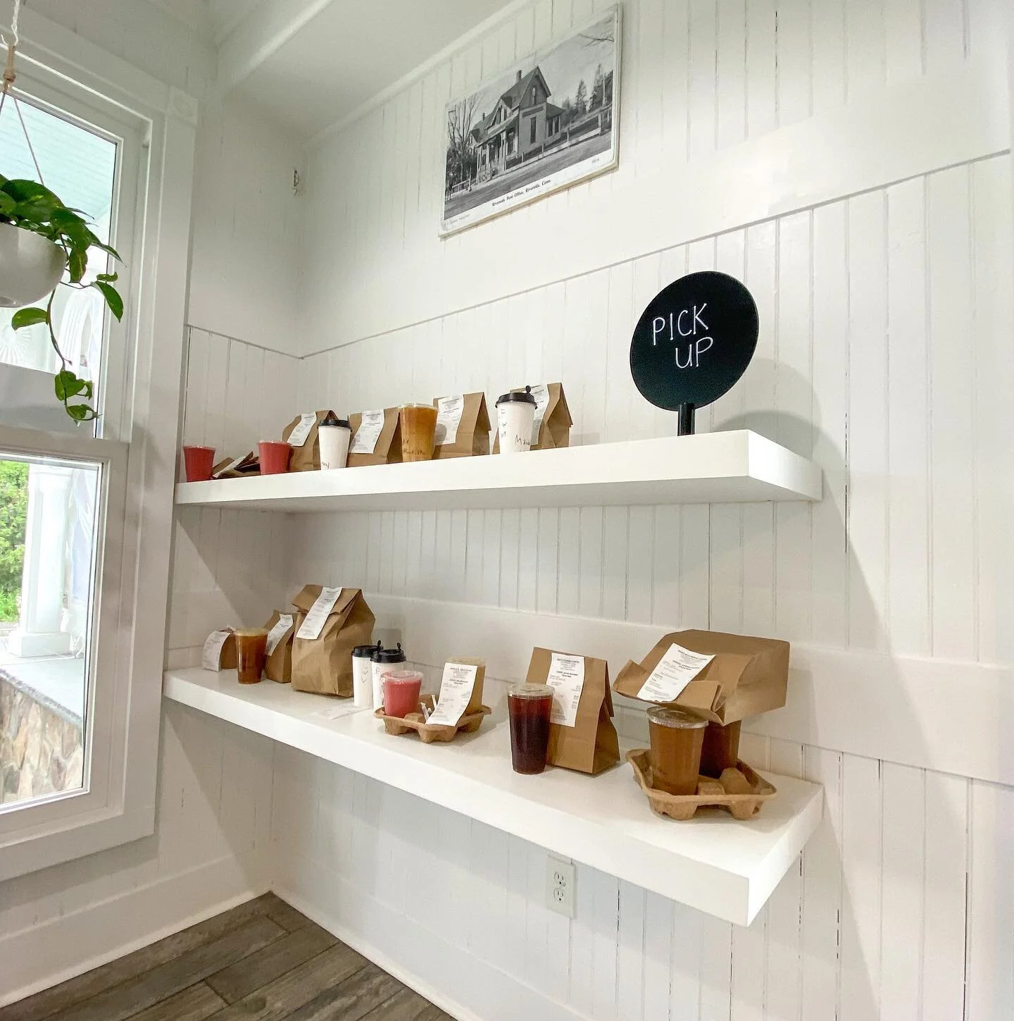 All the pick-ups this morning! Whether you order ahead or order in store. We got you covered at Ada&rsquo;s. 🍳🥑🥗☕️ #greenwichcteats #greenwichfoodies